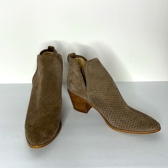 LUCKY BRAND Peforated Suede Leather Boho Slip On Ankle Boot Sz 7.5 - Picture 1 of 8